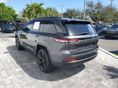 2022 Jeep Grand Cherokee Altitude