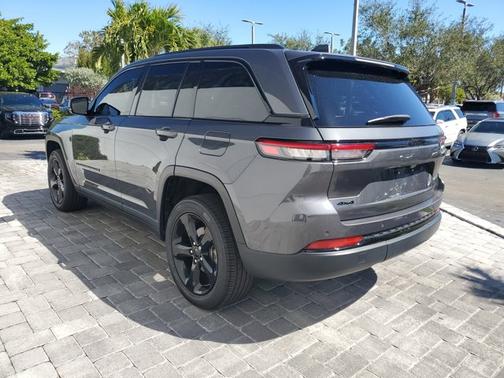 2022 Jeep Grand Cherokee Altitude