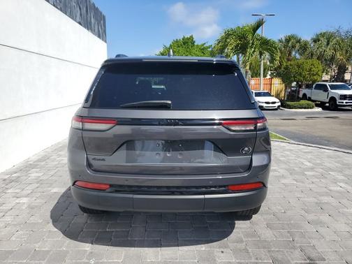 2022 Jeep Grand Cherokee Altitude