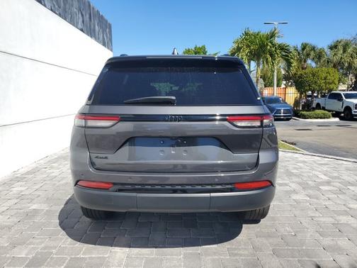 2022 Jeep Grand Cherokee Altitude