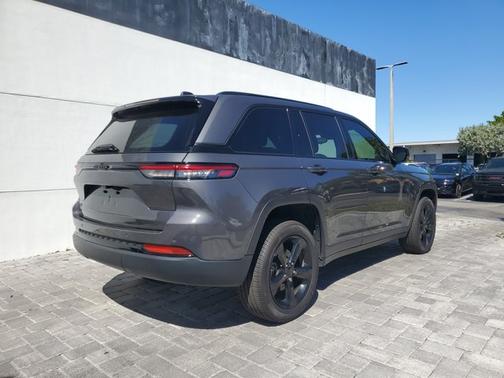 2022 Jeep Grand Cherokee Altitude