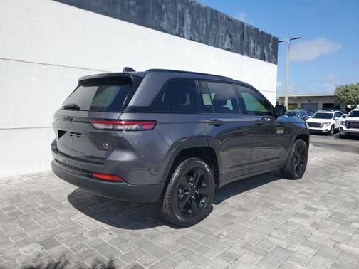 2022 Jeep Grand Cherokee Altitude