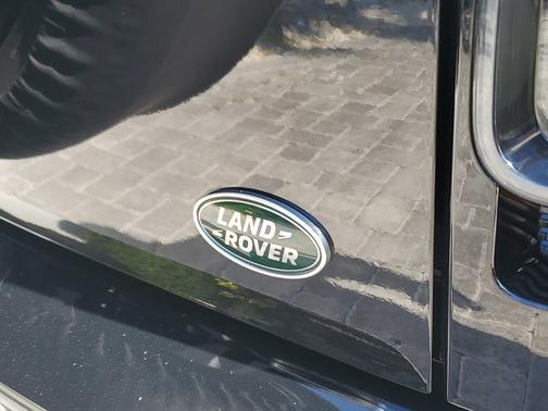 Santorini Black Metallic 2023 Land Rover Defender V8