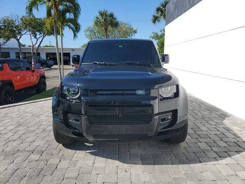 Santorini Black Metallic 2023 Land Rover Defender V8
