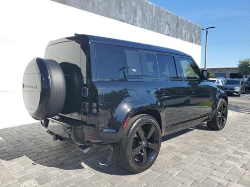 Santorini Black Metallic 2023 Land Rover Defender V8