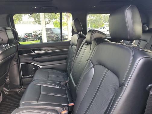 2022 Jeep Wagoneer Series III