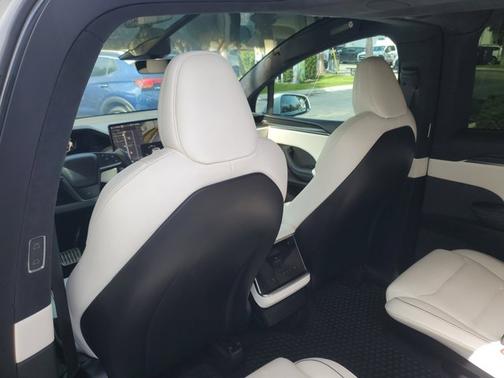 2022 Tesla Model X Plaid