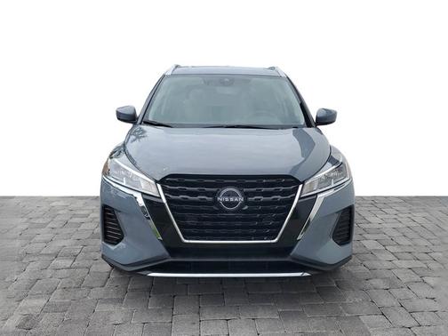 Boulder Gray Pearl 2024 Nissan Kicks SV