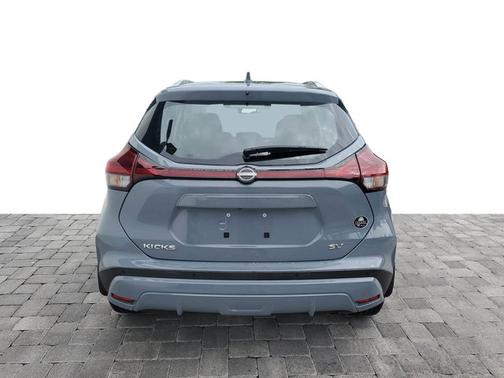 Boulder Gray Pearl 2024 Nissan Kicks SV
