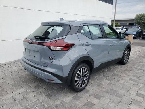 Boulder Gray Pearl 2024 Nissan Kicks SV
