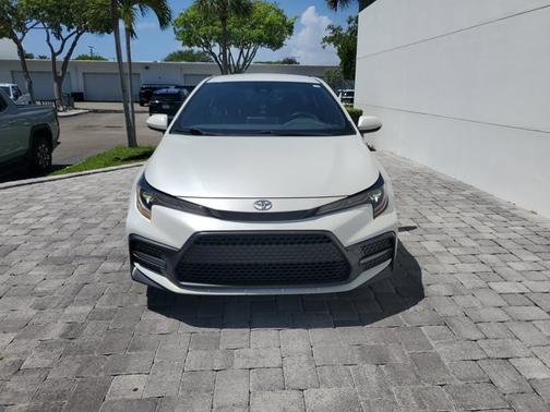 Blizzard Pearl 2021 Toyota Corolla SE
