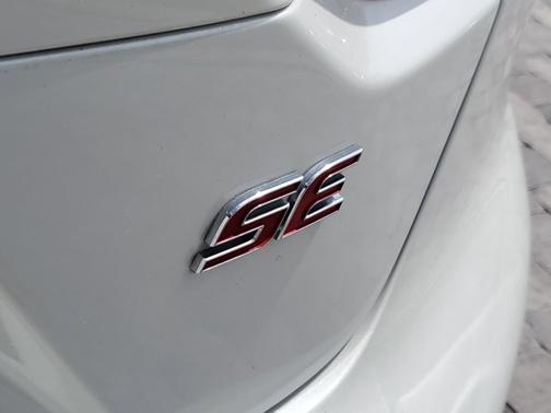 Blizzard Pearl 2021 Toyota Corolla SE