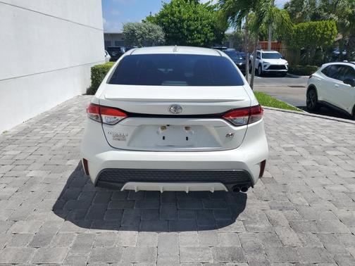 Blizzard Pearl 2021 Toyota Corolla SE