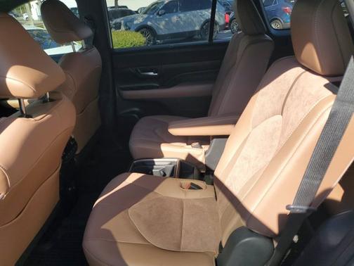 2025 Toyota Grand Highlander Hybrid MAX Platinum