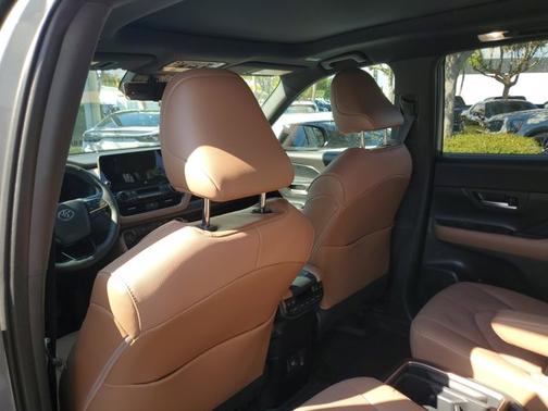 2025 Toyota Grand Highlander Hybrid MAX Platinum