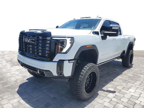 Glacier White Tricoat 2026 GMC Sierra 2500 Denali