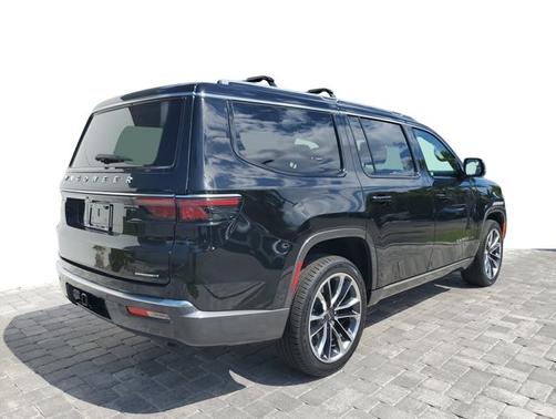 2022 Jeep Wagoneer Series III