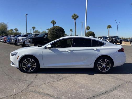 2018 Buick Regal Sportback Essence