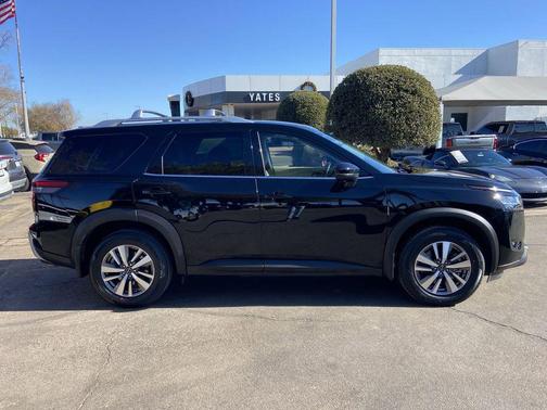 2022 Nissan Pathfinder SL 2WD