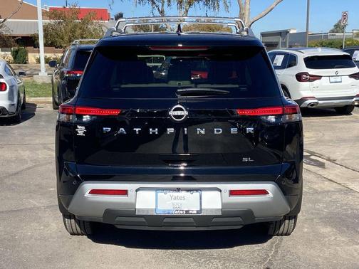 2022 Nissan Pathfinder SL 2WD