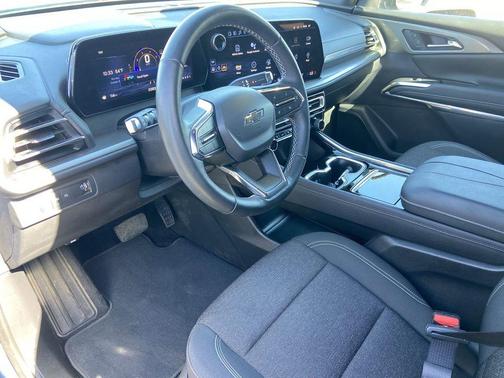 2024 Chevrolet Traverse LS