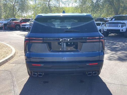 2024 Chevrolet Traverse LS