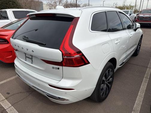 2023 Volvo XC60 B5 Plus Bright Theme