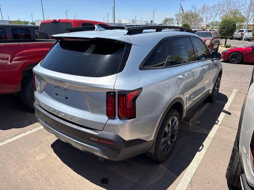 Sparkling Silver 2022 Kia Sorento SX