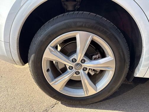 Glacier White Metallic 2020 Audi Q5 45 Premium
