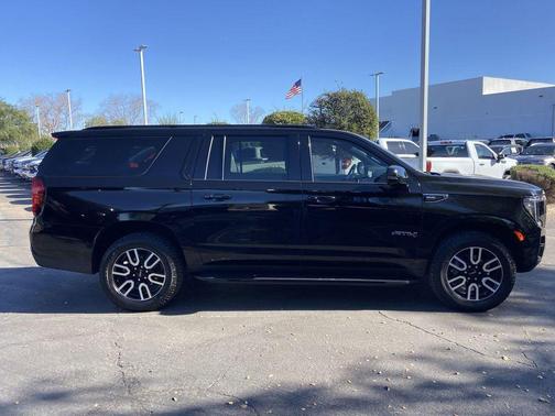 2021 GMC Yukon XL 4WD AT4