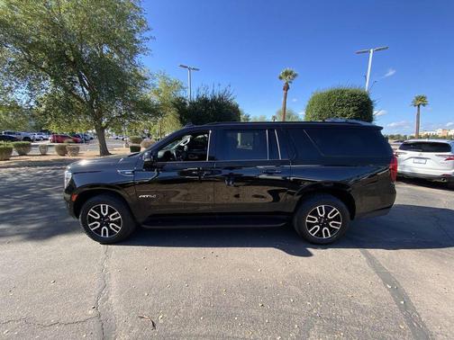 2021 GMC Yukon XL 4WD AT4