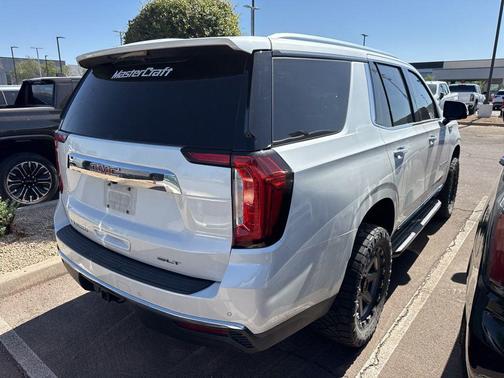 White Frost Tricoat 2021 GMC Yukon SLT