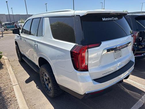 White Frost Tricoat 2021 GMC Yukon SLT