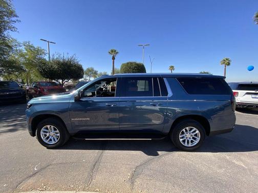 2025 Chevrolet Suburban LT