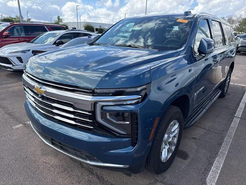 2025 Chevrolet Suburban LT