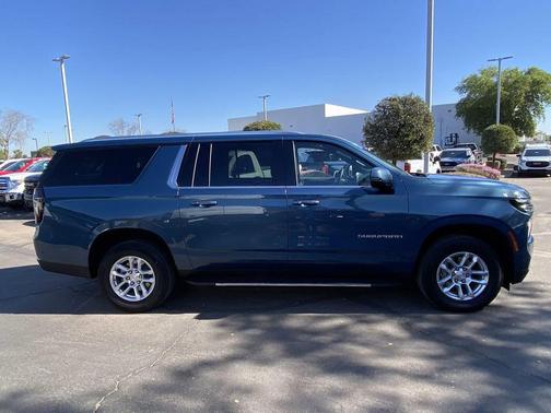 2025 Chevrolet Suburban LT