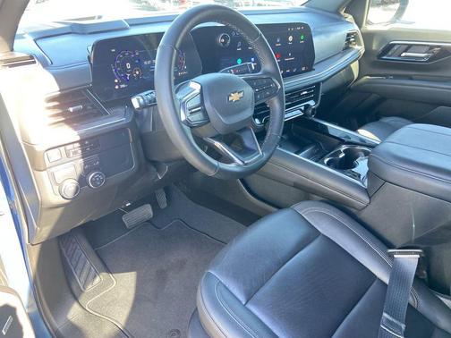 2025 Chevrolet Suburban LT