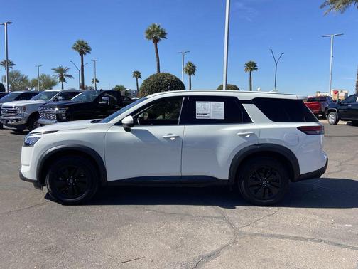 2022 Nissan Pathfinder S 2WD