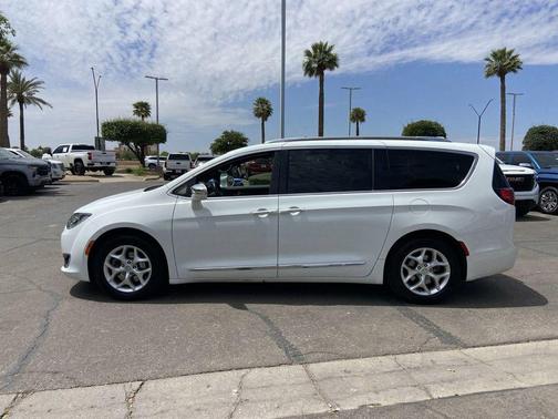 Bright White Clearcoat 2020 Chrysler Pacifica Limited