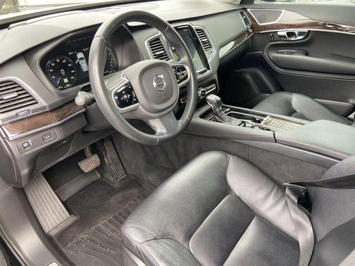 2019 Volvo XC90 T6 Momentum