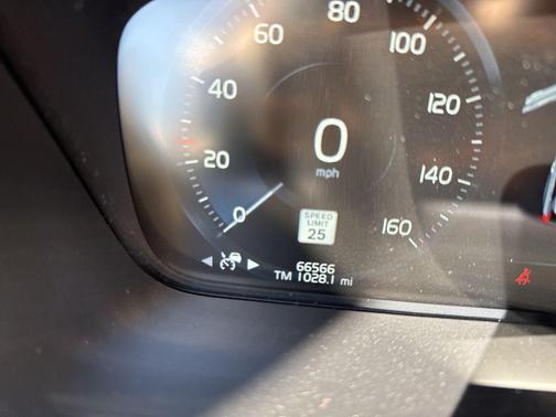 2019 Volvo XC90 T6 Momentum