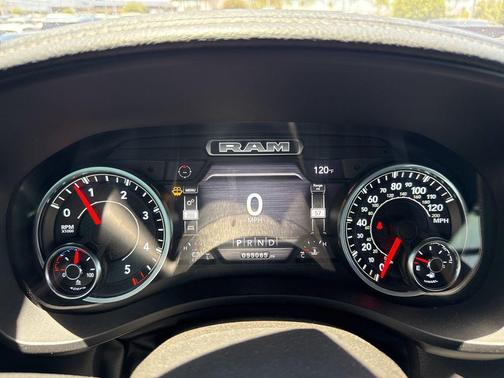 Diamond Black Crystal Pearlcoat 2022 RAM 1500 Laramie