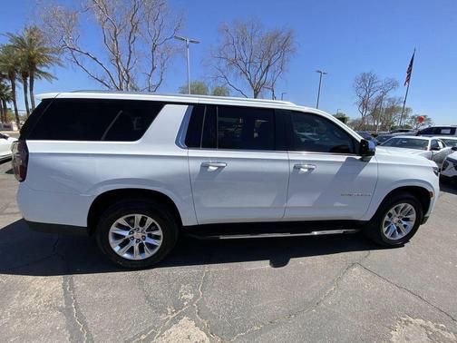 Summit White 2023 Chevrolet Suburban Premier