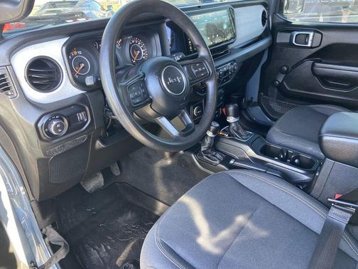 2024 Jeep Gladiator Sport