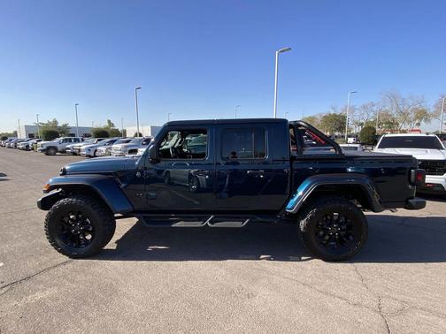 2025 Jeep Gladiator Nighthawk