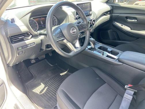 Aspen White Tricoat 2025 Nissan Sentra SV