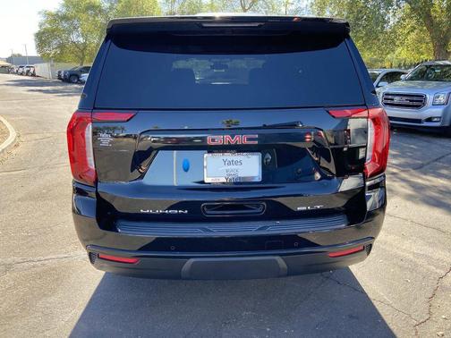 2023 GMC Yukon SLT