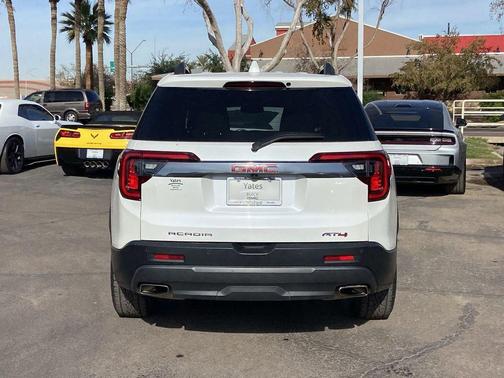2023 GMC Acadia AWD AT4