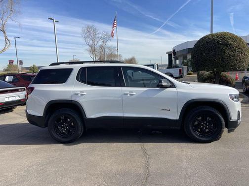 2023 GMC Acadia AWD AT4
