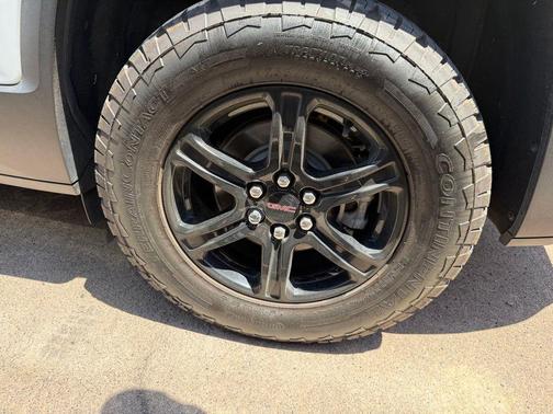 Summit White 2023 GMC Acadia AWD AT4